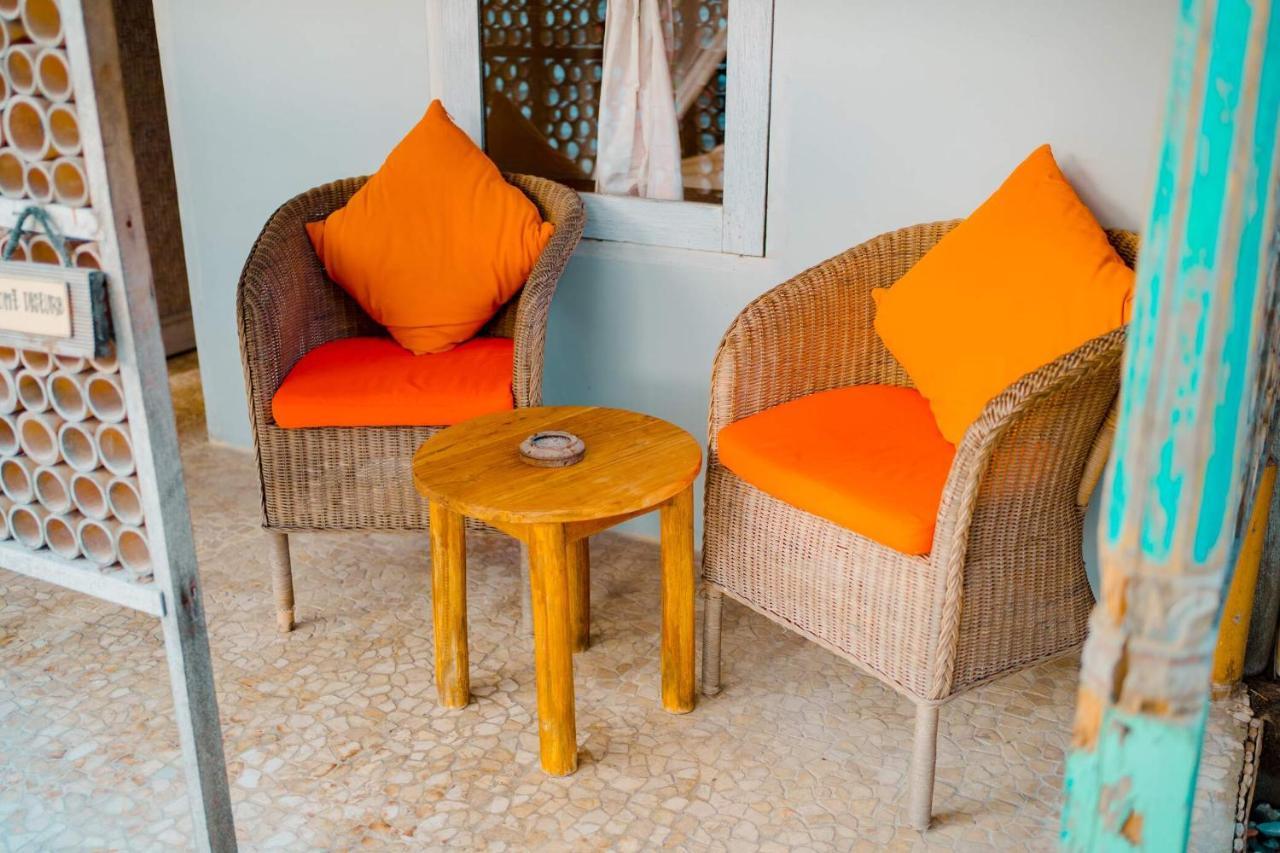Bungalow Cafe Gili Beachfront Gili Meno Esterno foto