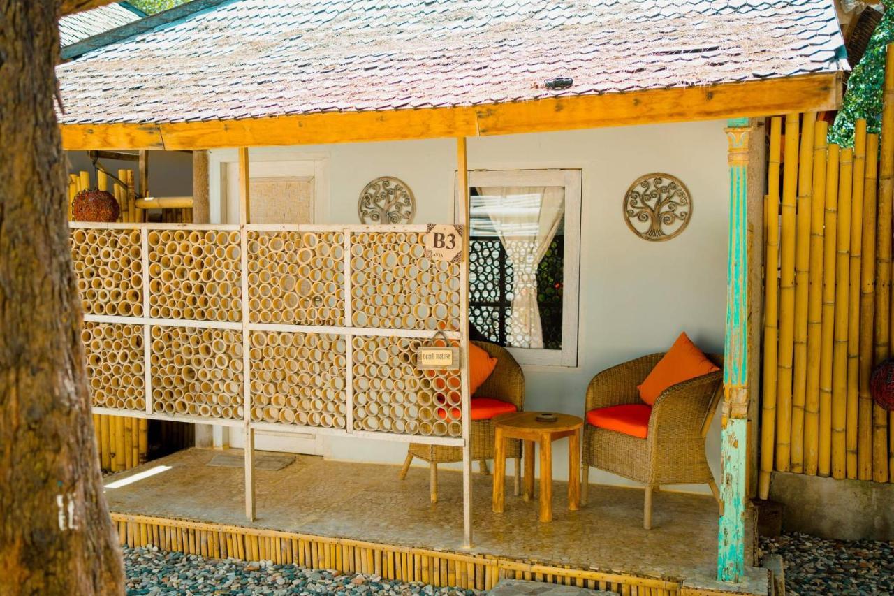 Bungalow Cafe Gili Beachfront Gili Meno Esterno foto
