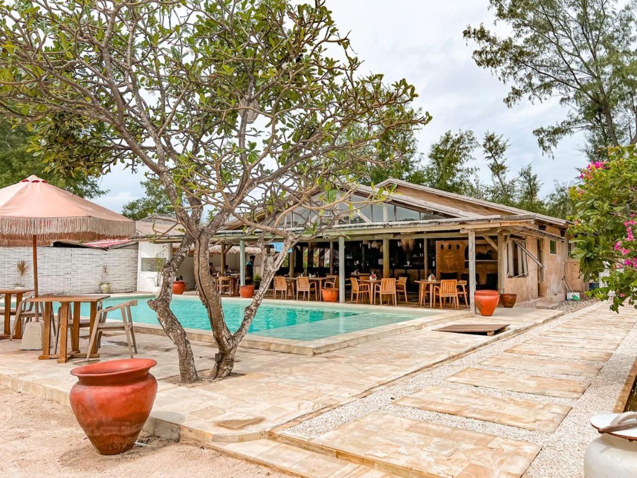 Bungalow Cafe Gili Beachfront Gili Meno Esterno foto