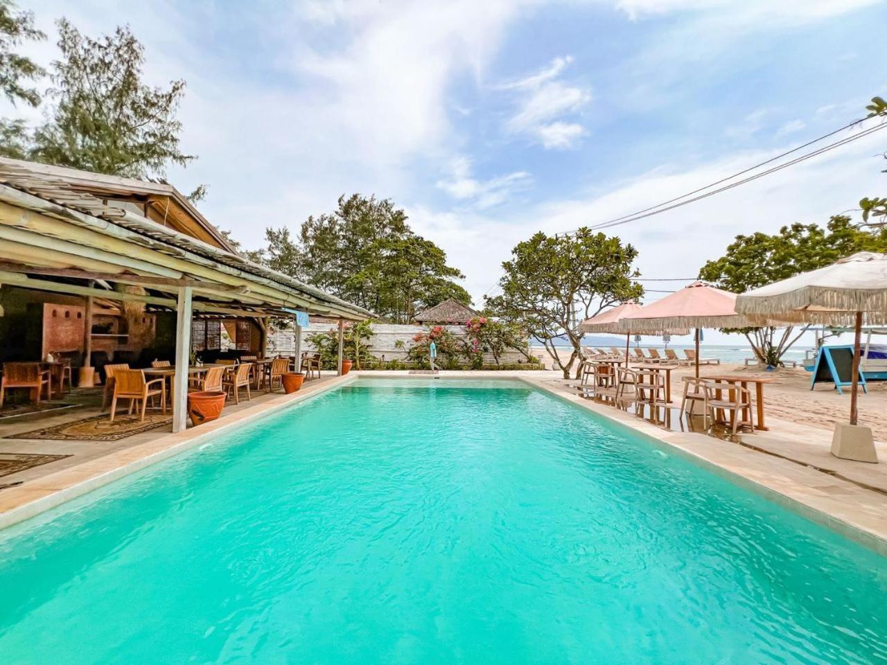 Bungalow Cafe Gili Beachfront Gili Meno Esterno foto